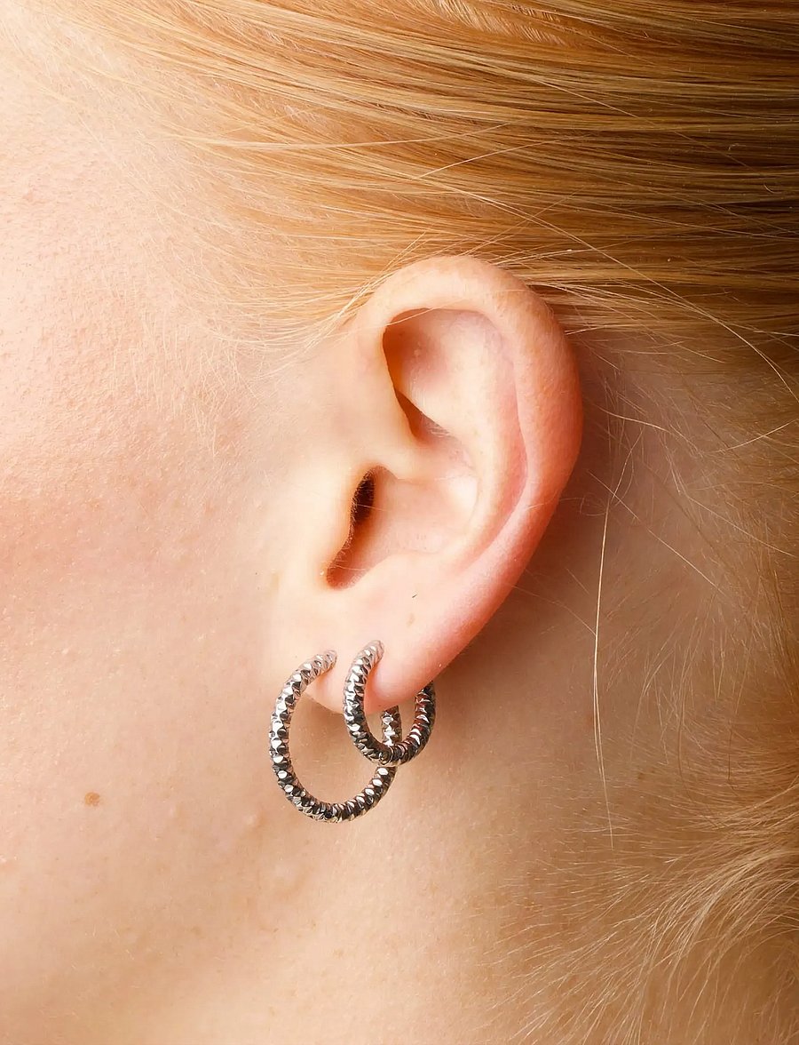 Timi of Sweden - Torun - Hoop Earrings 20mm Stainless Steel - kreolen - silver - 2