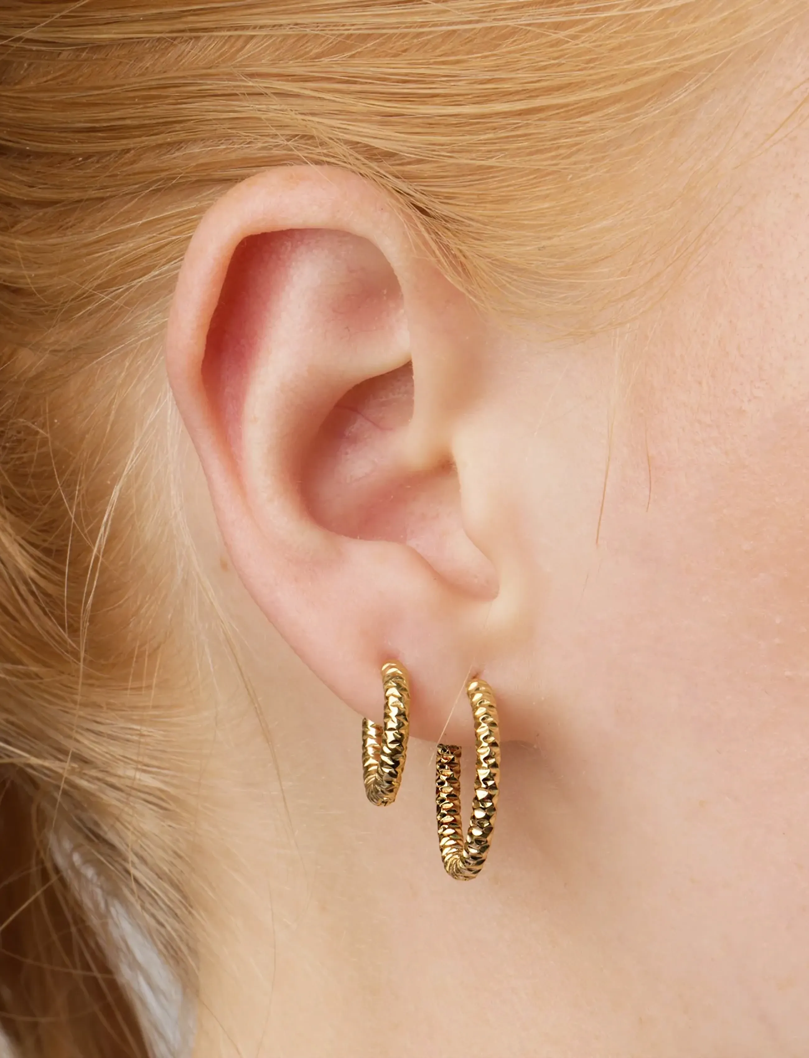 Timi of Sweden Torun Hoop Earrings 20Mm Stainless Steel, One Size, Earrings, Gold - Hoops, Frauen