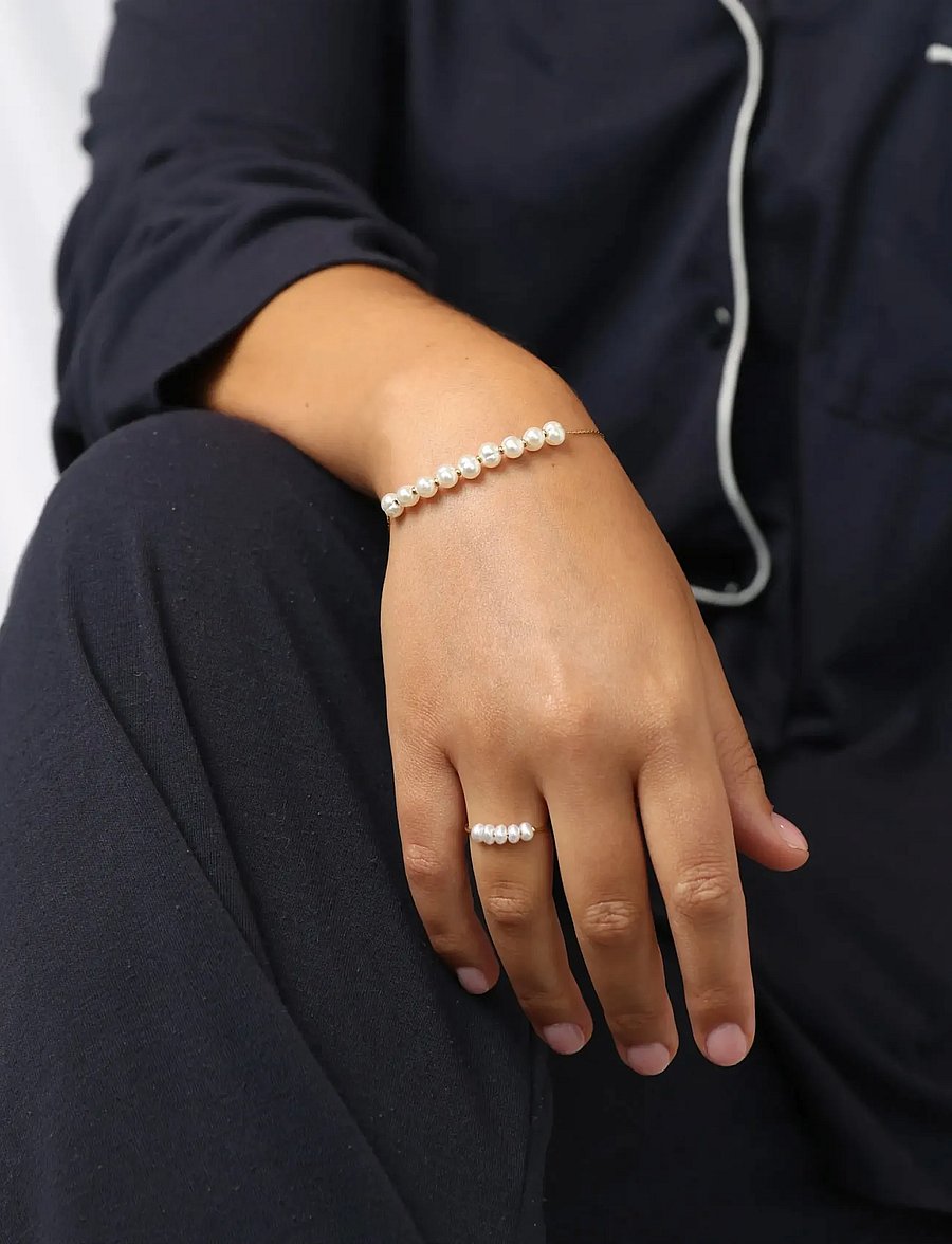 Timi of Sweden - Loanna - Delicate Pearl Bracelet Stainless Steel - pärlitega käevõrud - gold - 2