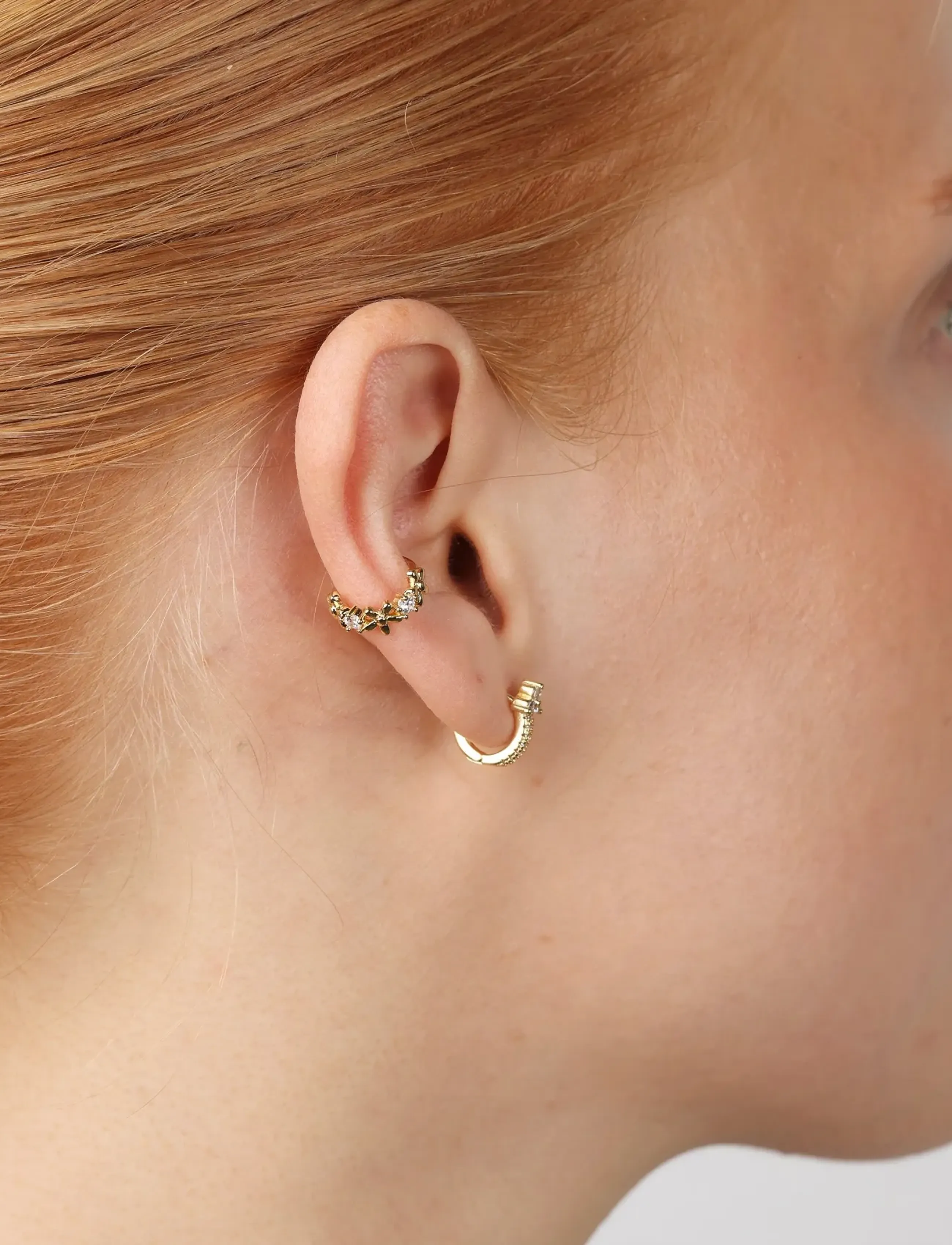 Timi of Sweden Georgie Flower Ear Cuff Stainless Steel, Damen, Blumen Ohrmanschette, Gold, Gr.ONE SIZE