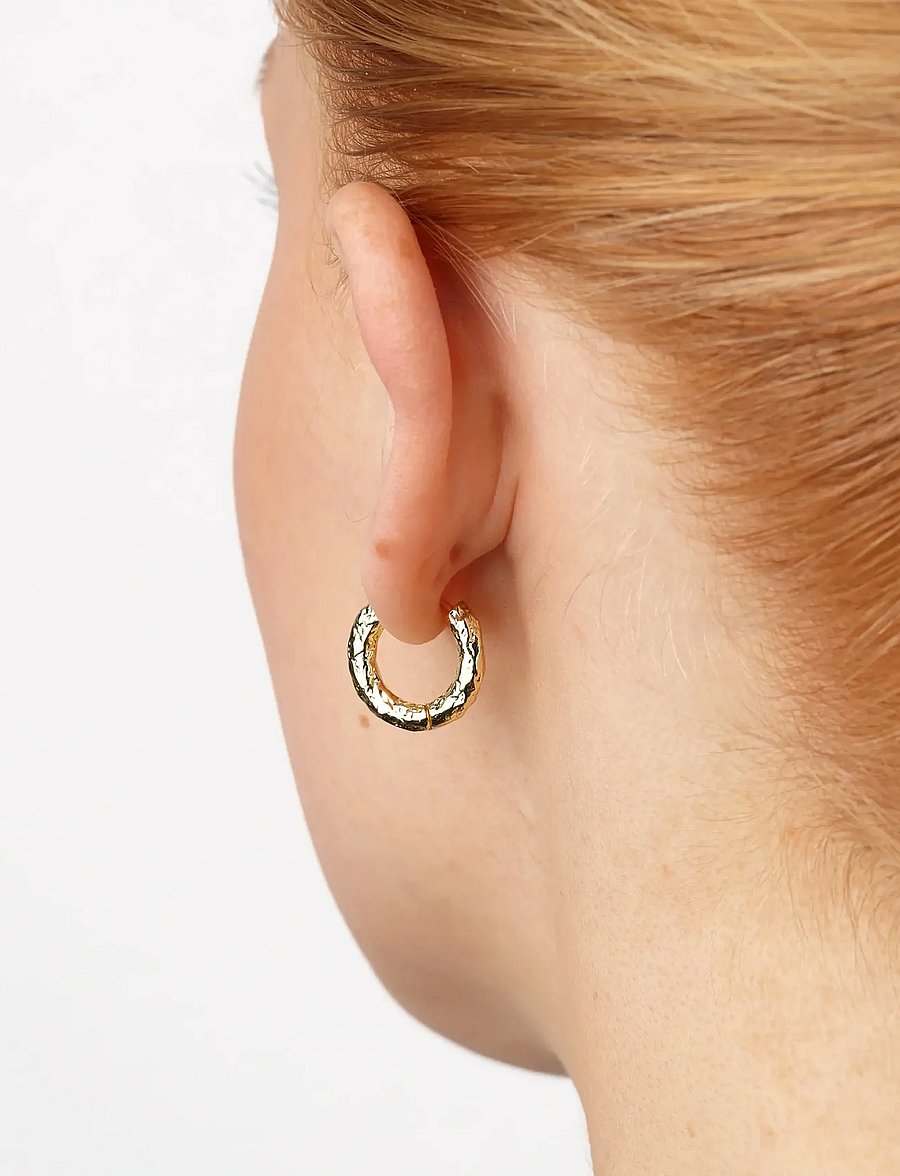 Timi of Sweden - Hildur - Organic Hoop Earrings Stainless Steel - rõngad - gold - 0