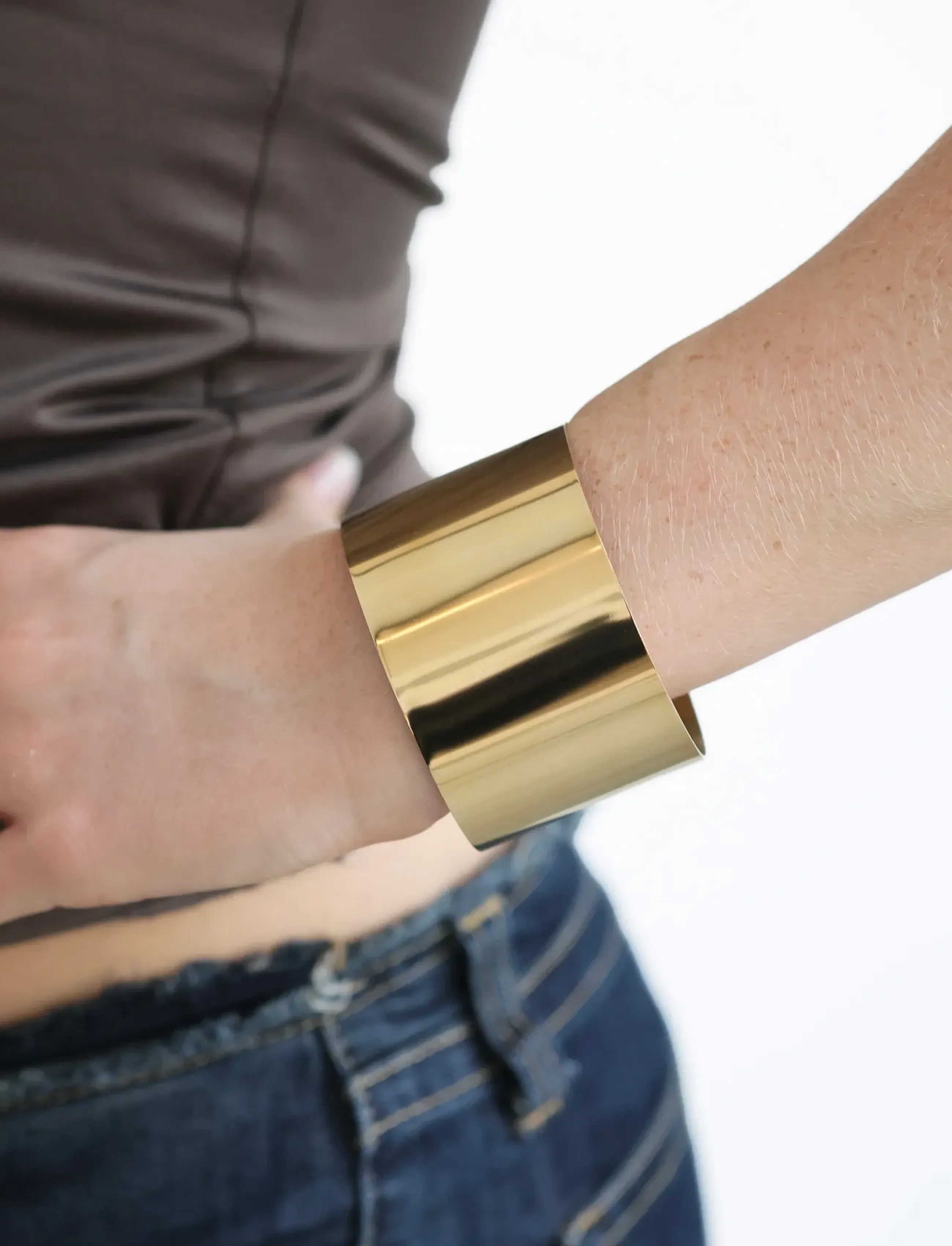 Timi of Sweden Connie Statement Bangle Bracelet Stainless Steel, Kvinder, Statement Manchetarmbånd, Guld, Str: ONE SIZE