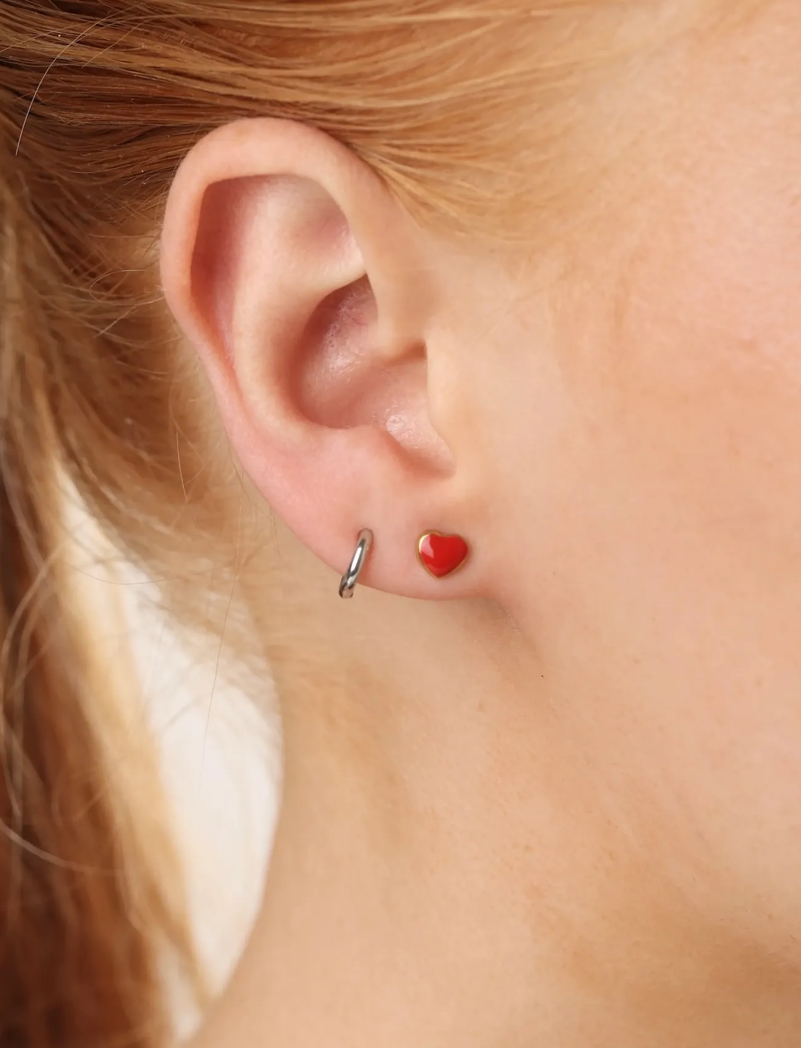 Timi of Sweden Ester Heart Earrings Stainless Steel, Damen, Herzohrstecker, Gold, Gr.ONE SIZE