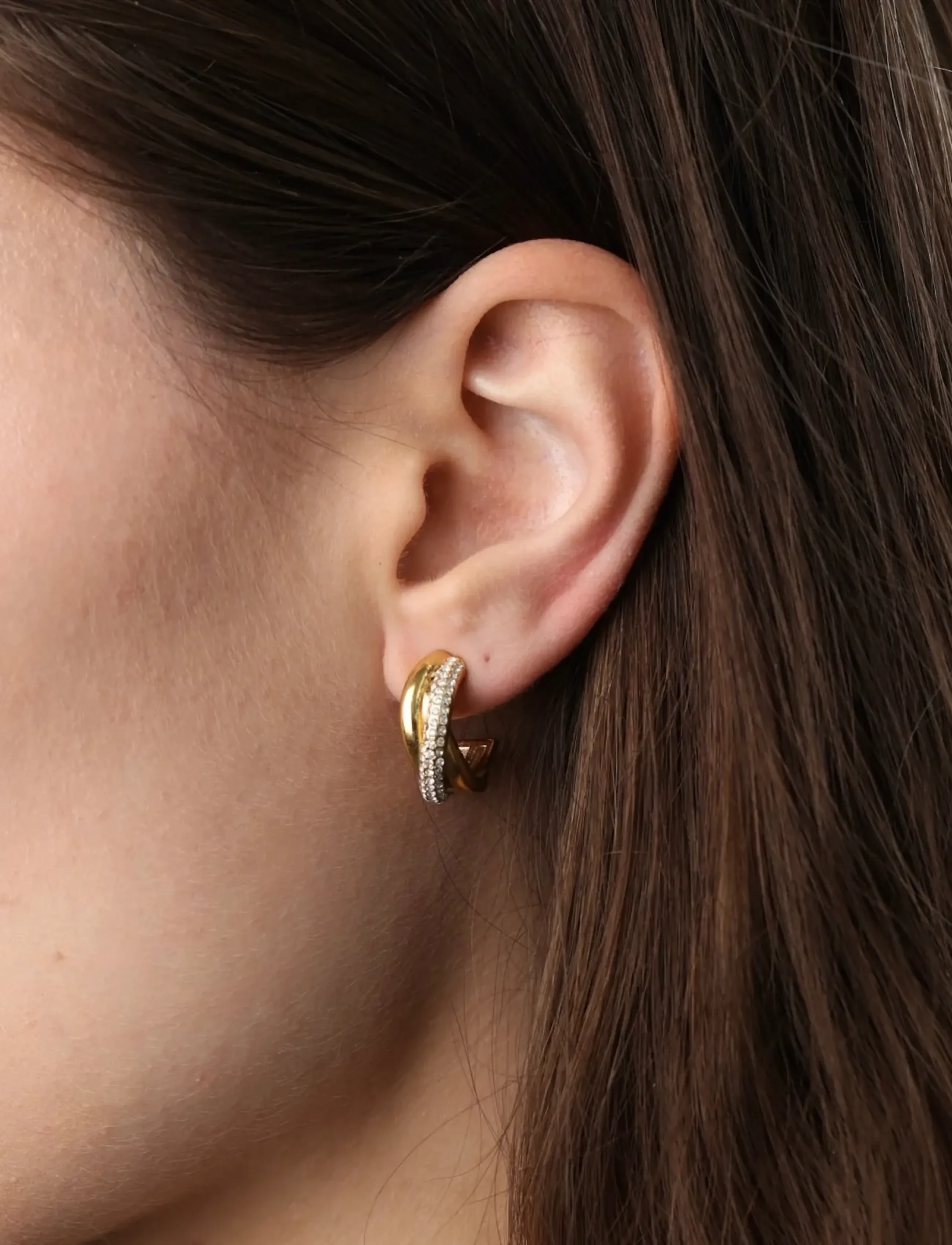 Timi of Sweden - Boa - Twisted Crystal Earrings Stainless Steel - hoops - gold - 1