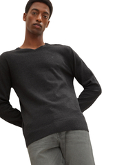 Tom Tailor - basic v neck sweater - alhaisimmat hinnat - black grey melange - 2