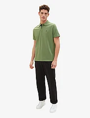 Tom Tailor - basic polo with contrast - laveste priser - dull moss green - 3
