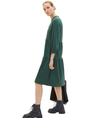 Tom Tailor - dress jersey with volants - pineneedle green - 4