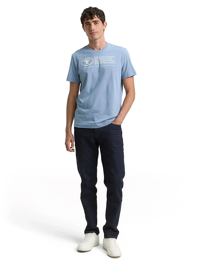 Tom Tailor - printed crewneck t-shirt - kortærmede t-shirts - greyish mid blue - 0