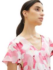 Tom Tailor - printed dress with belt - kietaisumekot - pink shapes design - 5