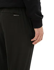 Tom Tailor - relaxed tapered pants - chinot - black - 4