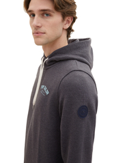 Tom Tailor - logo hoodie - kapuutsiga dressipluusid - dark grey melange - 6