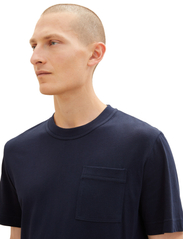 Tom Tailor - basic t-shirt with pocket - laveste priser - sky captain blue - 6