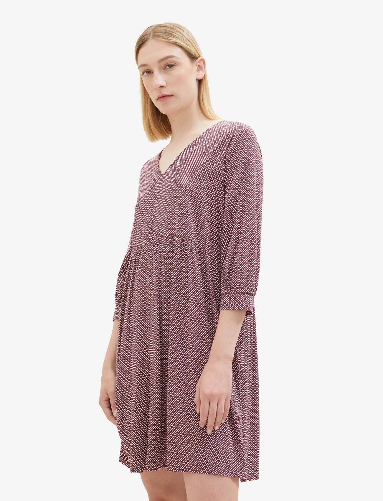 Tom Tailor - feminine v-neck dress - trumpos suknelės - burgundy geometrical design - 3
