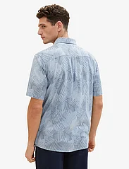 Tom Tailor - comfort printed shirt - short-sleeved shirts - blue multicolor leaf design - 4