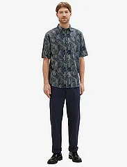 Tom Tailor - comfort printed shirt - kortärmade skjortor - navy multicolor leaf design - 4