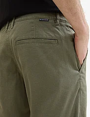 Tom Tailor - slim chino shorts - de laveste prisene - olive geometric structure - 6