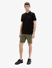 Tom Tailor - slim chino shorts - najniższe ceny - olive geometric structure - 7