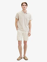 Tom Tailor - slim chino shorts - de laveste prisene - white sand - 2