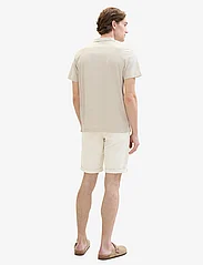 Tom Tailor - slim chino shorts - de laveste prisene - white sand - 3