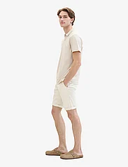 Tom Tailor - slim chino shorts - chinos shorts - white sand - 4