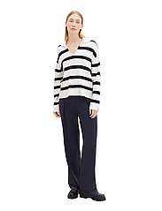 Tom Tailor - knit pullover striped - neulepuserot - offwhite navy stripe knit - 4