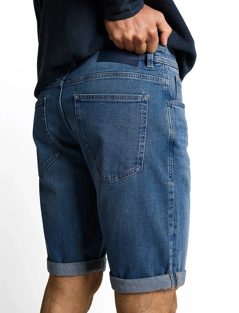 Tom Tailor - TTJOSH REGULAR SHORTS - jeans shorts - mid stone bright blue denim - 4