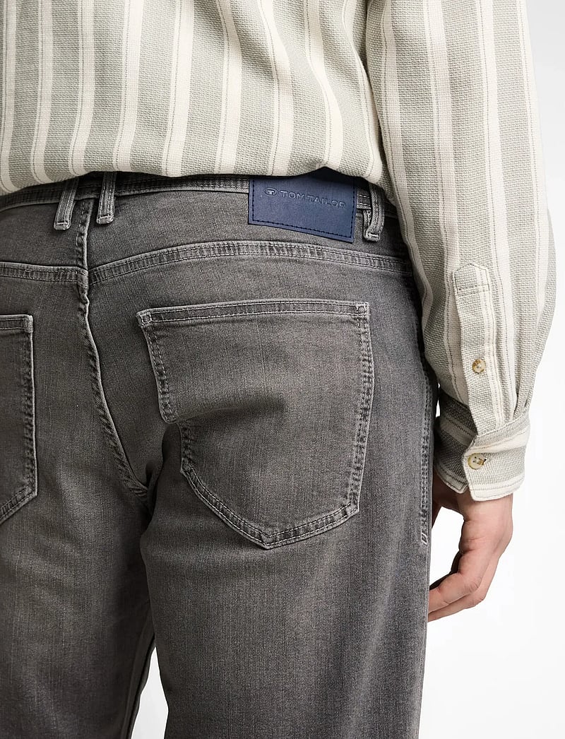 Tom Tailor - TTJOSH REGULAR SHORTS - jorts - grey denim - 4