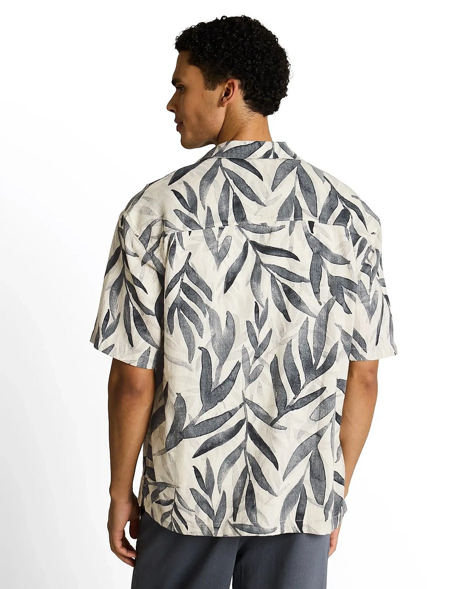Tom Tailor - loose viscose cotton resort shirt - mønstrede skjorter - white black watery leaf print - 2