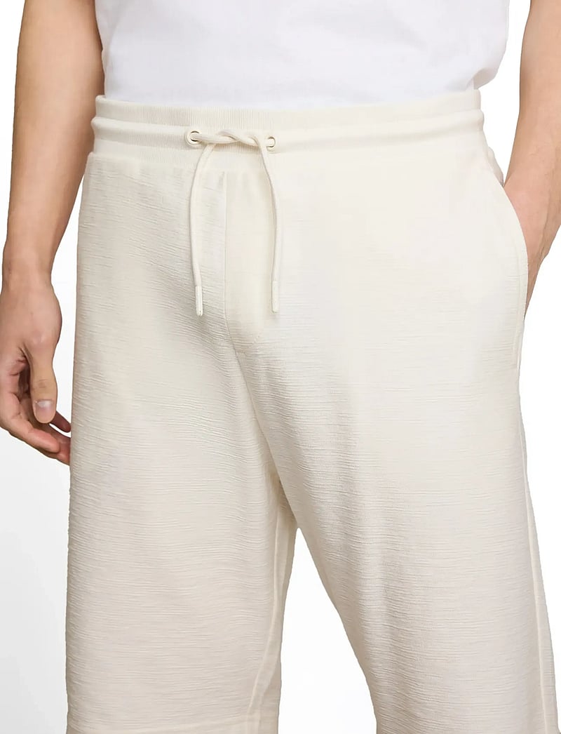 Tom Tailor - structured shorts - sweatshorts - gardenia white - 4