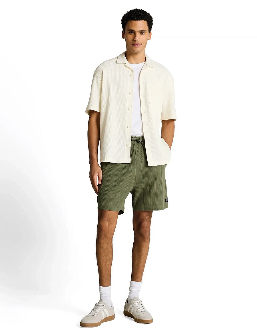 Tom Tailor - relaxed structured sweat shorts - sweatshorts - oak leaf green - 0
