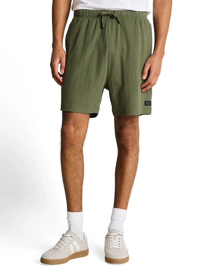 Tom Tailor - relaxed structured sweat shorts - sweatshorts - oak leaf green - 3