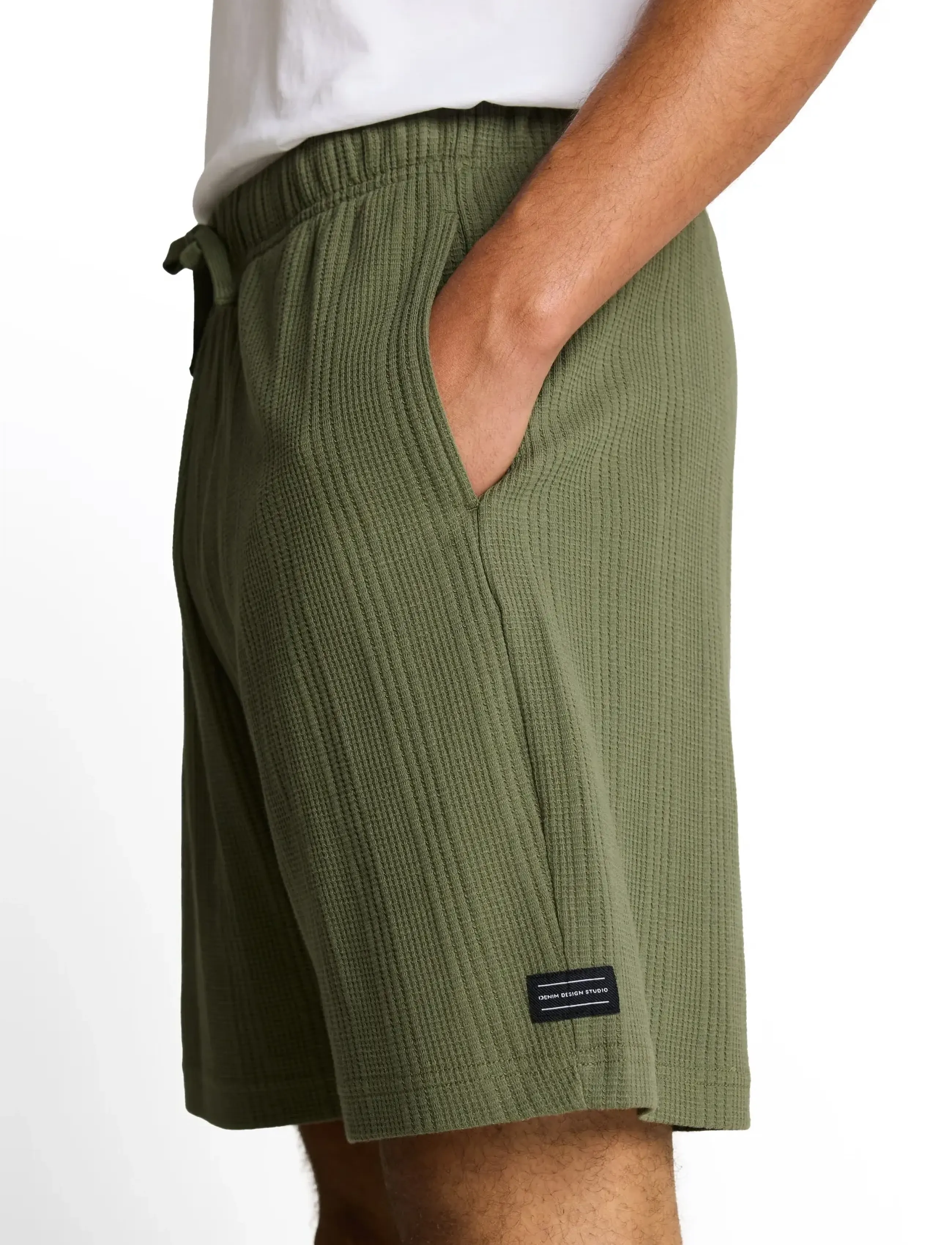 Tom Tailor - relaxed structured sweat shorts - sweat shorts - oak leaf green - 4