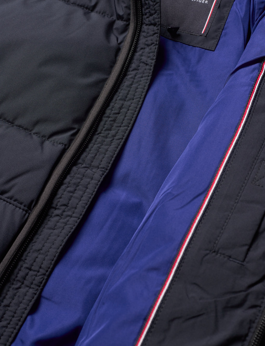 Tommy Hilfiger Hilfiger Logo Padded Jacket 89.94 . Buy Puffer Padded from Tommy Hilfiger online at Boozt . Fast delivery and easy returns