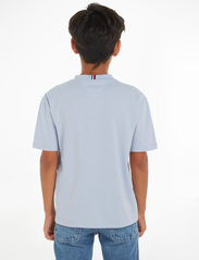 Tommy Hilfiger - ESSENTIAL TEE S/S - kortærmede t-shirts - breezy blue - 2