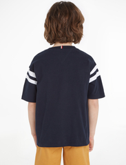 Tommy Hilfiger - MONOTYPE VARSITY TEE S/S - short-sleeved t-shirts - desert sky - 3