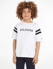 Tommy Hilfiger - MONOTYPE VARSITY TEE S/S - kortærmede t-shirts - white - 0