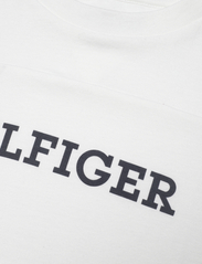 Tommy Hilfiger - MONOTYPE VARSITY TEE S/S - kortærmede t-shirts - white - 4