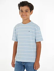 Tommy Hilfiger - STRIPE TEE S/S - kortärmade t-shirts - breezy blue base/white stripe - 1