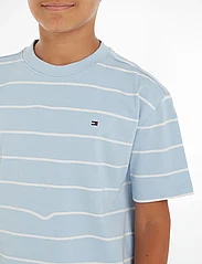 Tommy Hilfiger - STRIPE TEE S/S - kortärmade t-shirts - breezy blue base/white stripe - 3