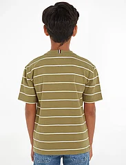 Tommy Hilfiger - STRIPE TEE S/S - lyhythihaiset t-paidat - faded olive base/white stripe - 2