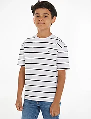 Tommy Hilfiger - STRIPE TEE S/S - kortärmade t-shirts - white base/blue stripe - 1