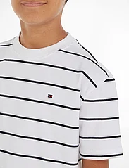 Tommy Hilfiger - STRIPE TEE S/S - kortärmade t-shirts - white base/blue stripe - 3