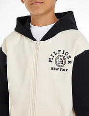 Tommy Hilfiger - MONOTYPE ARCH H SEAL HOODIE - hupparit - desert sky/calico - 3