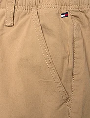 Tommy Hilfiger - CARGO WOVEN PANTS - cargo pants - classic khaki - 2