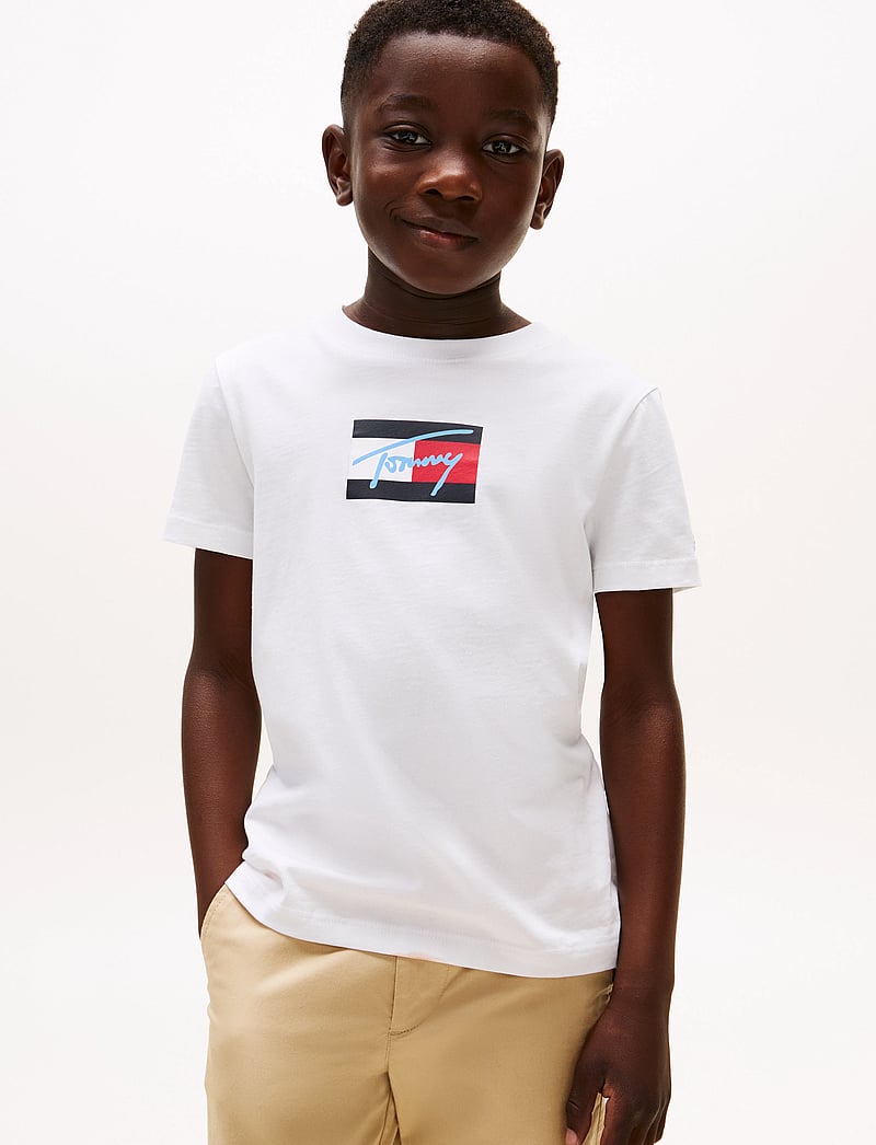 Tommy Hilfiger - TOMMY SCRIPT FLAG PRINT TEE SS - short-sleeved t-shirts - white - 0