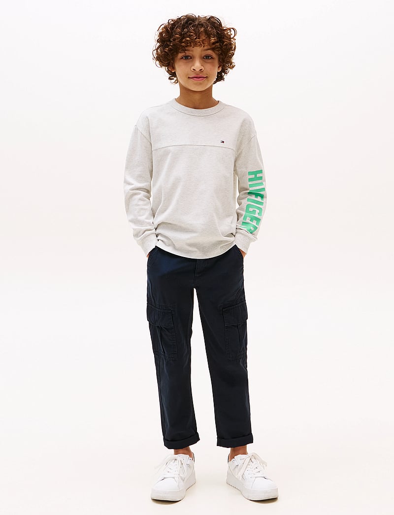 Tommy Hilfiger - HILFIGER SLEEVE GRAPHIC TEE LS - sweatshirts - grey heather - 2