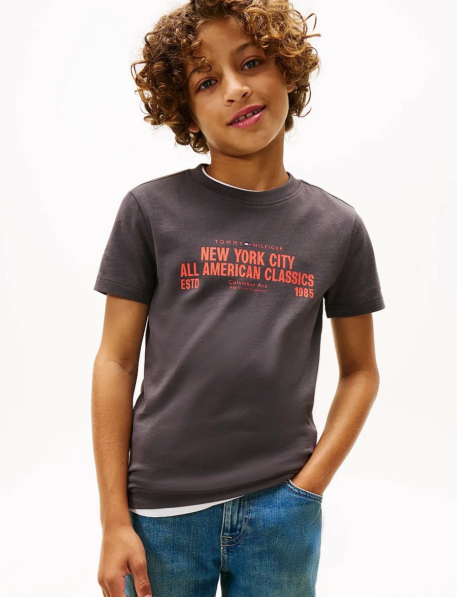 Tommy Hilfiger - NYC PRINT GRAPHIC TEE SS - kortærmede t-shirts - washed black - 0