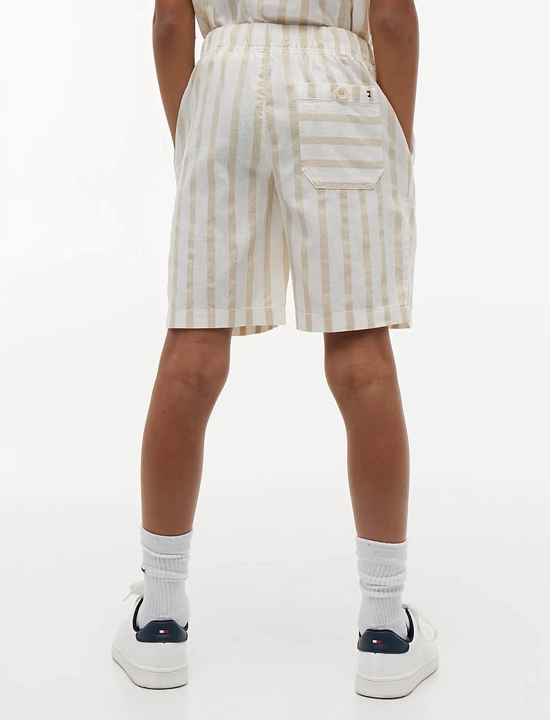 Tommy Hilfiger - RELAXED LINEN BLEND STRIPE SHORT - casual shorts - classic beige stripe - 2