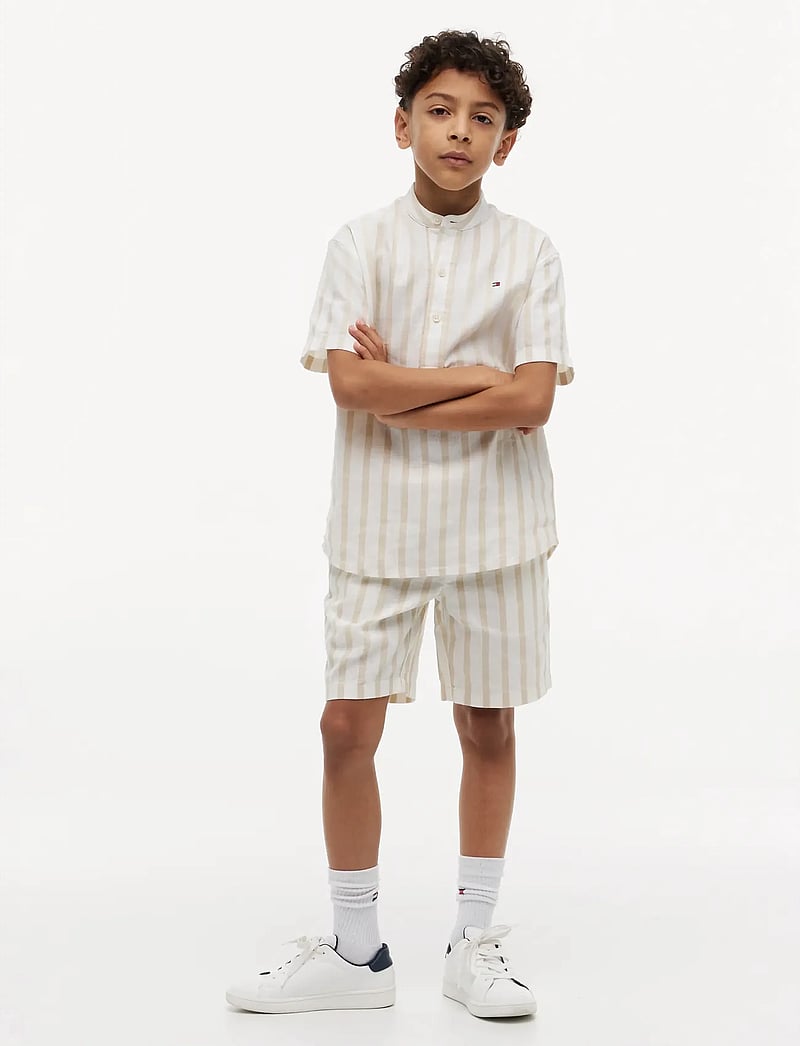 Tommy Hilfiger - RELAXED LINEN BLEND STRIPE SHORT - casual shorts - classic beige stripe - 3