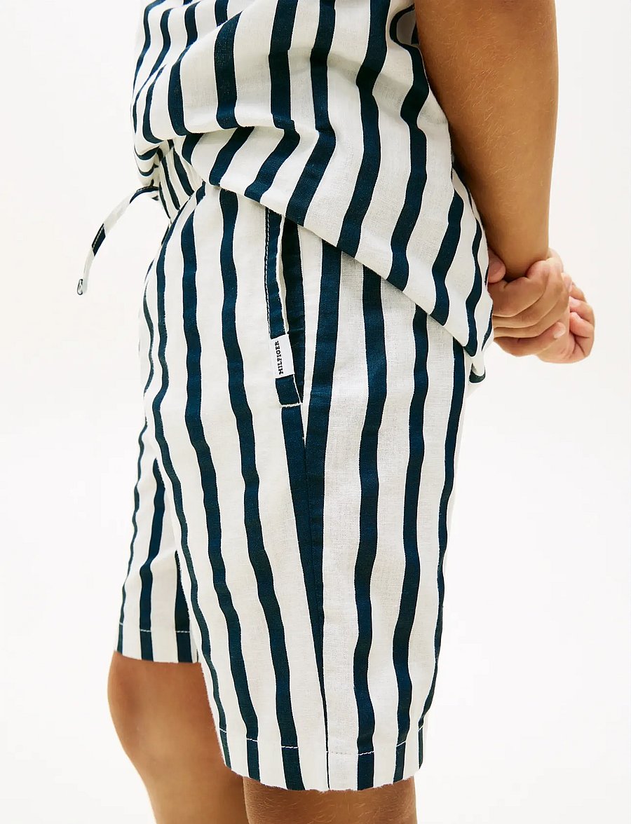 Tommy Hilfiger - RELAXED LINEN BLEND STRIPE SHORT - casual shorts - dark night navy stripe - 4